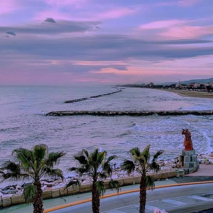 App Sul Lungomare Apartment San Benedetto del Tronto Bagian luar foto